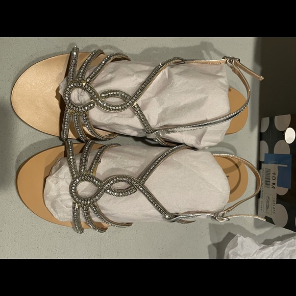 Sandals Silver Size 10 NEW - Picture 2 of 6